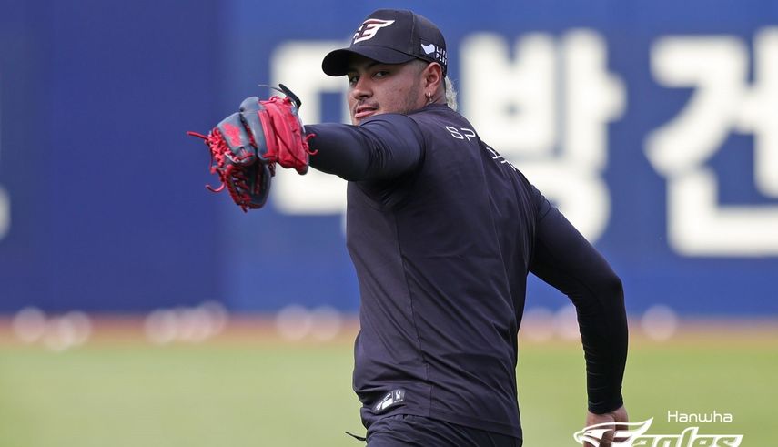 El derecho Jaime Barría hizo su primera sesión de bullpen el pasado domingo como preparación para su salida de este miércoles. Foto: Cortesía/Hanwha Eagles