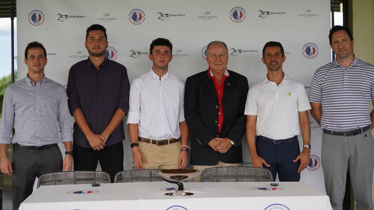 Lucas Zarak de Bahia Motor, patrocinador principal del evento; Raúl Carbonell, jugador; Jean Paul Ducruet, jugador; Jaime Loaiza, vicepresidente de APAGOLF; Miguel Ordóñez, jugador y Alfonso Castiñeira, director de golf de Santa María Golf Club.&nbsp;