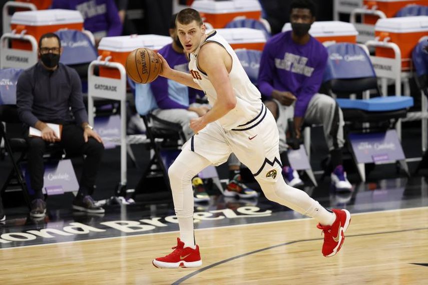 121-119. Jokic da a Nuggets octavo triunfo consecutivo, mejor racha actual