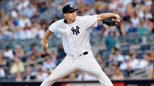 4-2. Whitley controla desde la lomita a los Rays