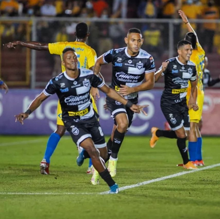 Tauro alcanzó su estrella #16 con un 3-0 ante Herrera