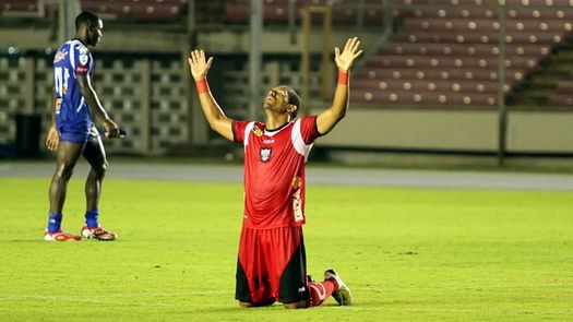 Río Abajo FC sorprende con goleada al Árabe Unido en la ida de semifinales