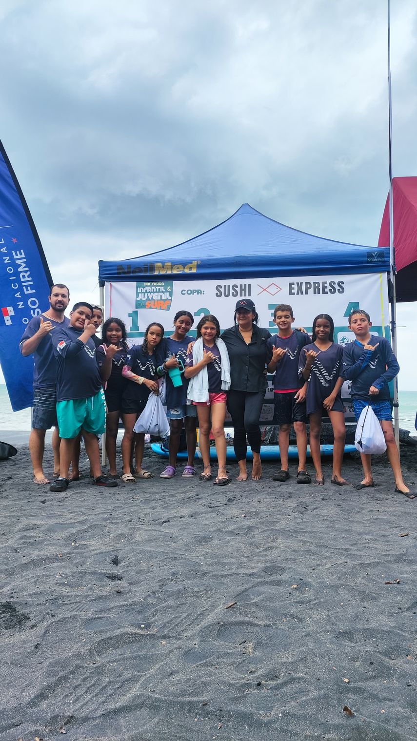 Imagen de algunos competidores de la primera válida de el Circuito de Surf Infantil y Juvenil DST Copa Sushi Express.&nbsp;