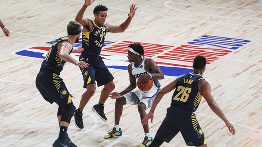 107-121. Fox y Barnes sorprenden a los Mavericks y rompen la racha de nueve derrotas de los Kings