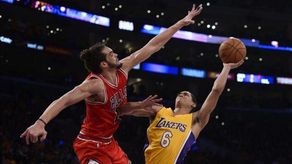 101-93. Clarkson da el tercer triunfo seguido a los Lakers