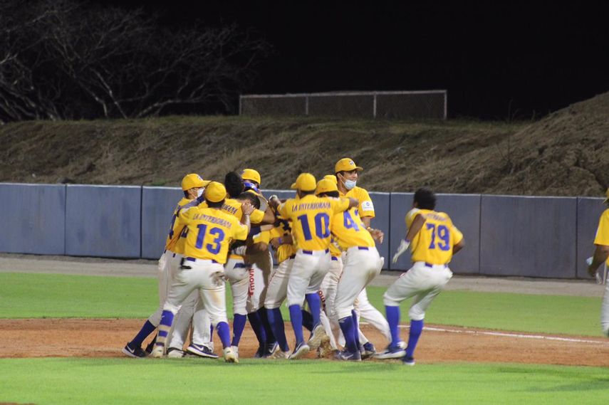 Herrera vuelve a sacarle juego del bolsillo a Coclé