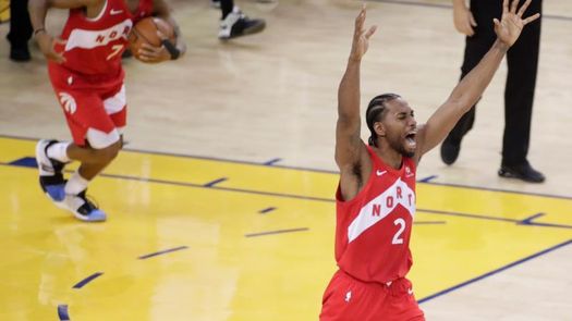 Leonard, de la frustración y la polémica, a campeón de la NBA y premio MVP