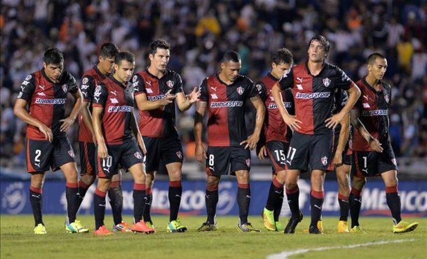 Tres detenidos y 20 heridos por agresión de hinchas en estadio Jalisco