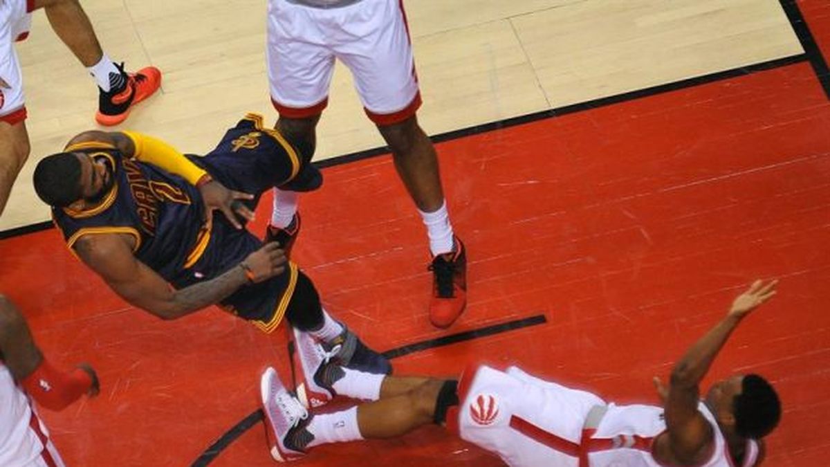 105-99. Lowry y DeRozan dejan a James e Irving con la segunda derrota seguida