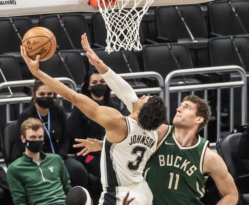 Hawks, verdugos de Lakers con lesión de James; Sixers y Bucks, dominantes