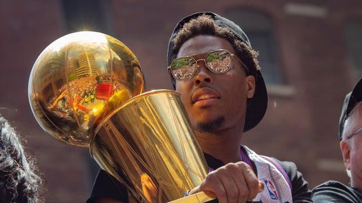 Los Raptors exhiben el trofeo Larry OBrien y otros recuerdos a sus fans