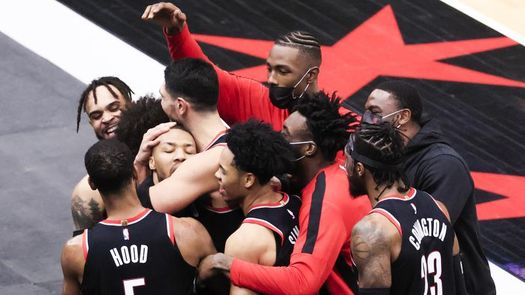 118-114. Lillard y Anthony cortan racha ganadora de Sixers