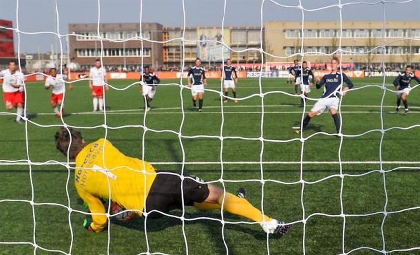Van der Sar vuelve con 45 años al club con el que se formó y para un penalti
