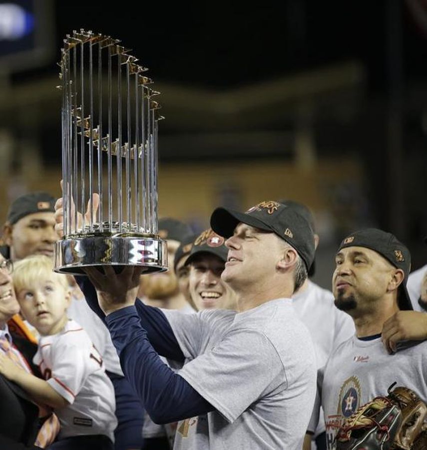 Los Astros extienden hasta 2022 el contrato con AJ Hinch que vencía este año