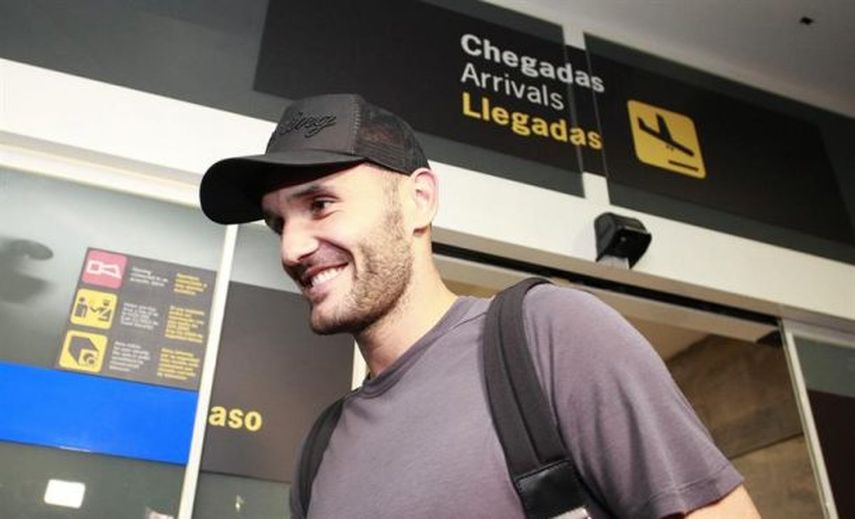 Unos 200 aficionados dan la bienvenida a Lucas en su regreso al Dépor