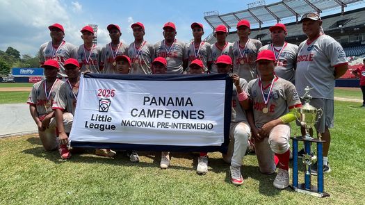 La novena de las Pequeñas Ligas de Antón, representando a Coclé capturó el título nacional Preintermedio (13-14 años) de Pequeñas Ligas. Foto: Cortesía/Billy Pineda