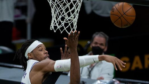 115-132. Fox celebra premio Jugador de la Semana con quinto triunfo de Kings