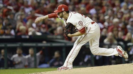 9-4. Kelly supera la batería de los Yanquis