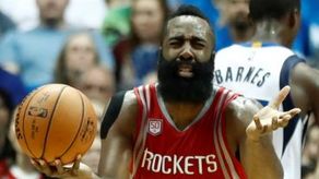 104-117. Harden logró un triple-doble en el triunfo de los Rockets