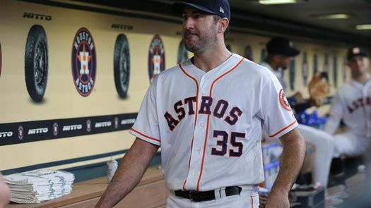 Justin Verlander de los Astros ya hizo tiros desde fuera del montículo