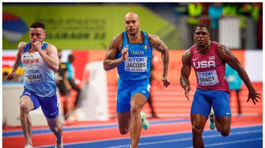 El italiano Marcell Jacobs se impuso en la final de los 60 metros de Belgrado 2022, consagrándose como el rey de la velocidad. Foto: Óscar Muñoz Badilla @fotografiadeportiva