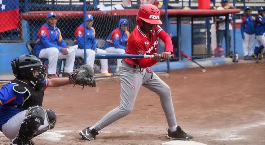 El equipo de Panamá desplegó una ofensiva de 10 imparables ante el pitcheo de Venezuela en el último juego de la fase regular. Foto: Cortesía/@carloscc1