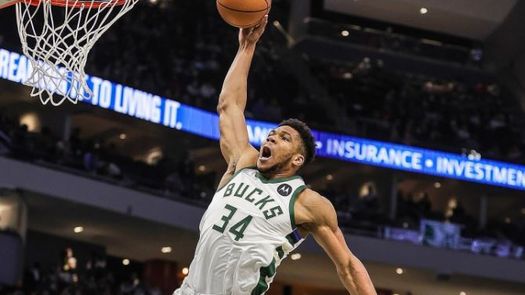 Antetokounmpo anotó 50 puntos en una noche en que Bucks dominaron a los Pacers. Foto: Getty