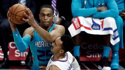 111-118. Washington lidera a los Hornets, que dejan sin victoria a los Kings