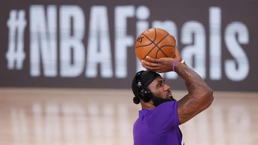 LeBron James amplía su contrato con los Lakers por dos años y 85 millones de dólares