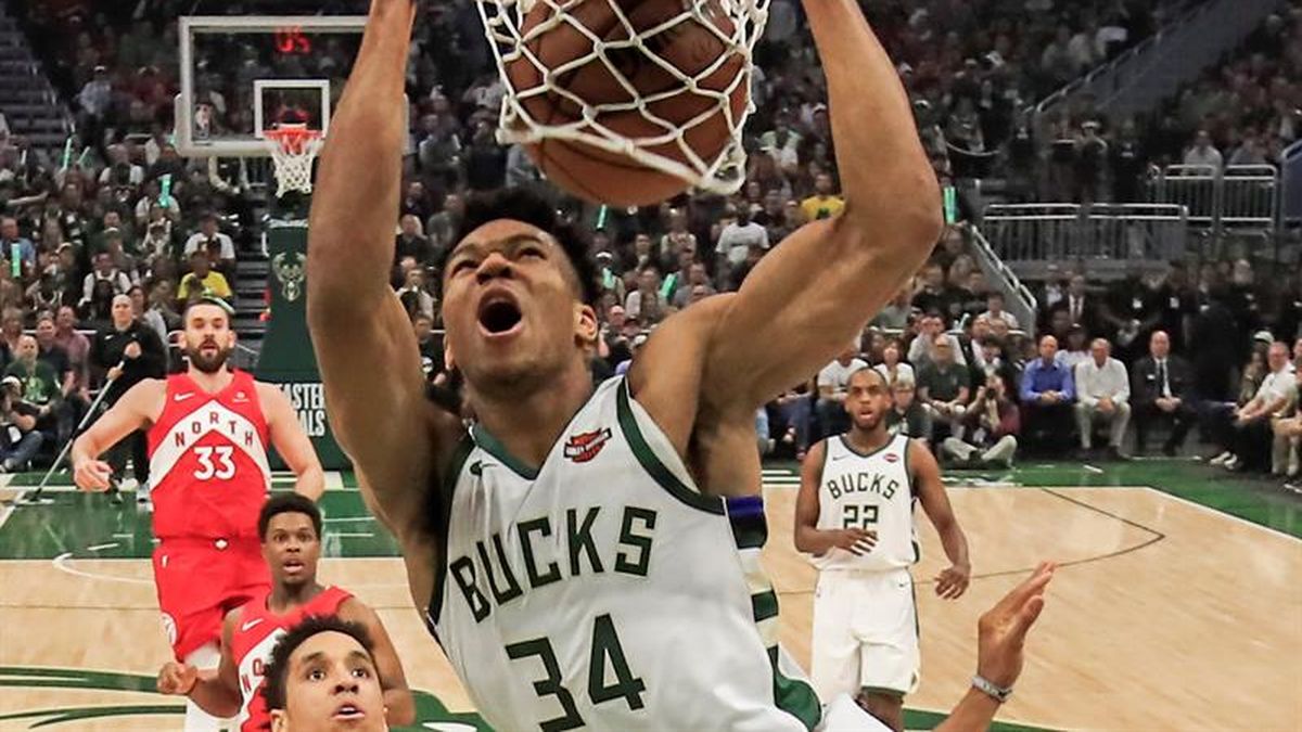 111-117. Antetokounmpo le roba el espectáculo a Westbrook en su debut con los Rockets