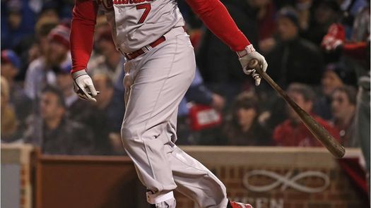 3-0. Holliday remolca dos y da el triunfo a los Cardenales en la inauguración