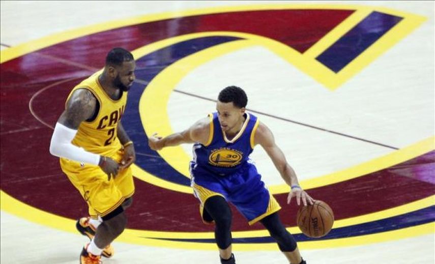 132-98. Curry se exhibió ante James y los Warriors humillan a los Cavaliers