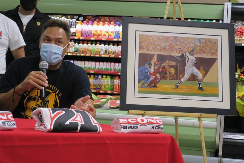 El Salón de la Fama acepta la renuncia de Roberto Alomar de la junta directiva