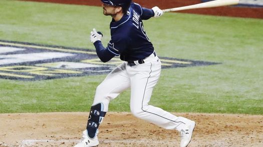 8-4. Lowe conecta de vuelta completa contra los Medias Rojas