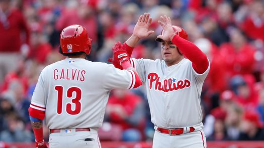 Carlos Ruiz pega su primer cuadrangular de la temporada