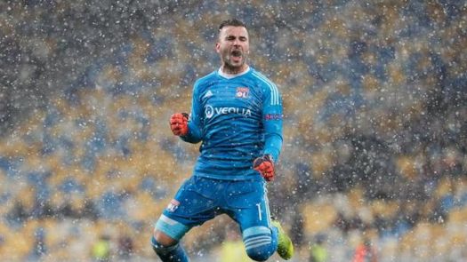 1-1. Un golazo de Fekir mete al Lyon en los octavos de final