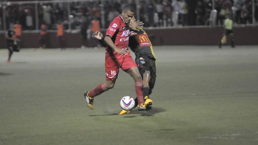 San Francisco FC le gana la primera batalla al Chorrillo FC