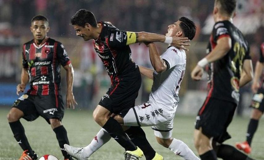 El líder Herediano enfrenta a Cartaginés y Alajuelense a Saprissa en el clásico del fútbol en Costa Rica