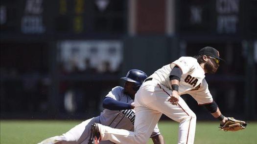 6-4. Upton jonronea y define el triunfo de los Padres