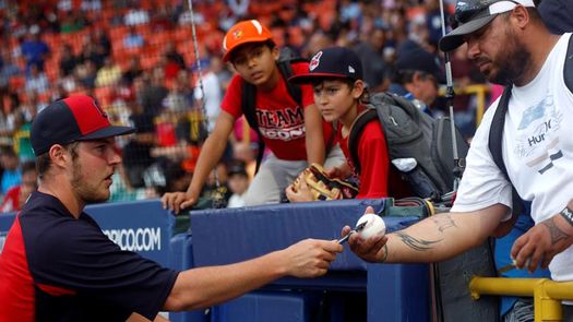 Bauer rechazó oferta calificada de Rojos, pero podría regresar con ellos