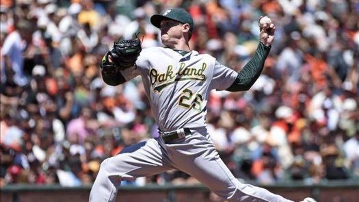 3-2. Kazmir conduce desde la lomita el triunfo de los Atléticos
