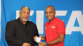 Árbitros de Panamá reciben gafete FIFA 2020