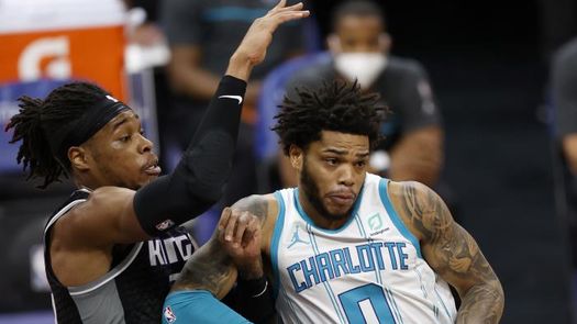 97-114. Bridges logra un doble-doble en victoria de los Hornets