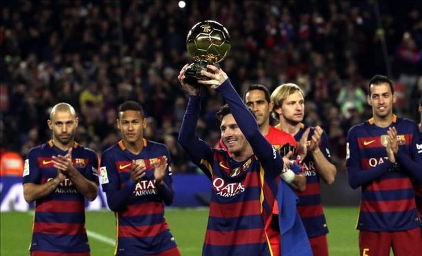 Messi ofrece su quinto Balón de Oro al Camp Nou