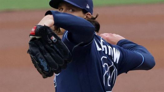 7-5. Glasnow lanza sólido, lo apoyan cuatro jonrones y los Rays empatan la serie