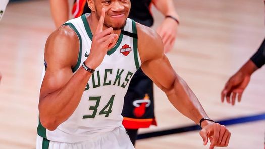 Antetokounmpo se queda con Bucks y acuerda extensión de 5 años y 228 millones de dólares