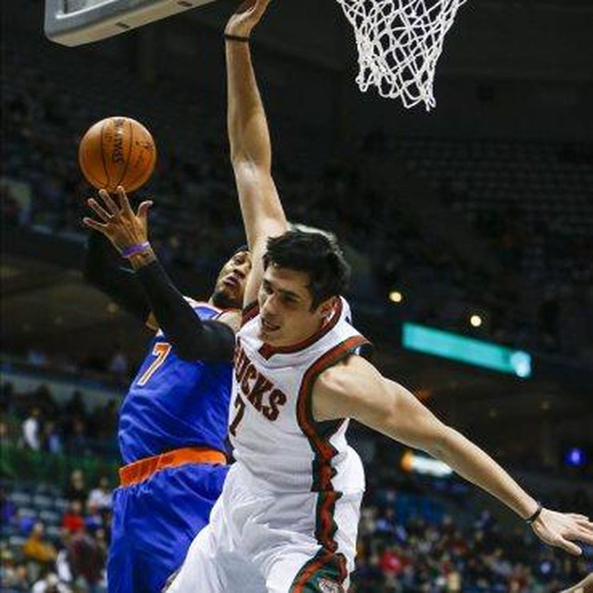 117-113. Ilyasova lleva a Bucks a su primera marca ganadora en más de un año
