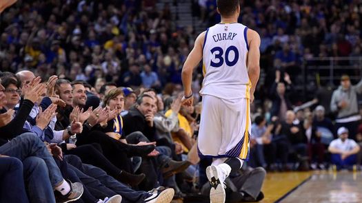 Los excampeones Curry y Booker participarán en el Concurso de Triples