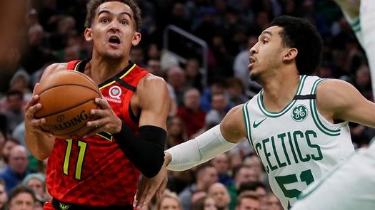 El base Trae Young agradece a los trabajadores electorales con comidas