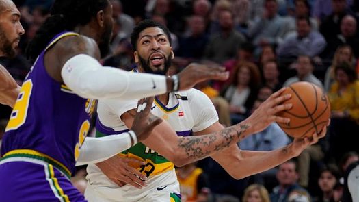 Davis se presenta sin el No.23, con James y convencido de que los Lakers ganarán